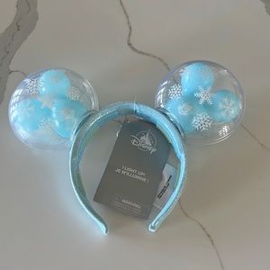 Disney Blue Lightup Ballon Winter Ears